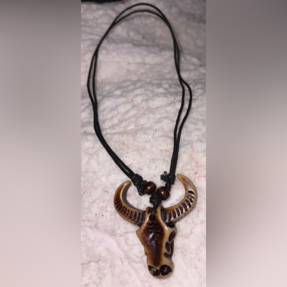 Long Horn Skull Pendant Necklace